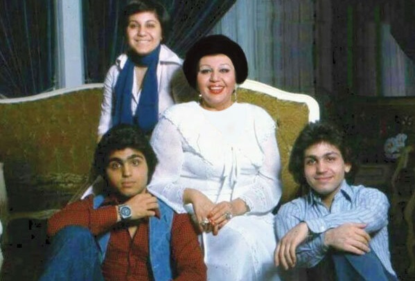 کاغذ دیواری خانه هایده در تهران که انگار هیچ مشابهی ندارد!