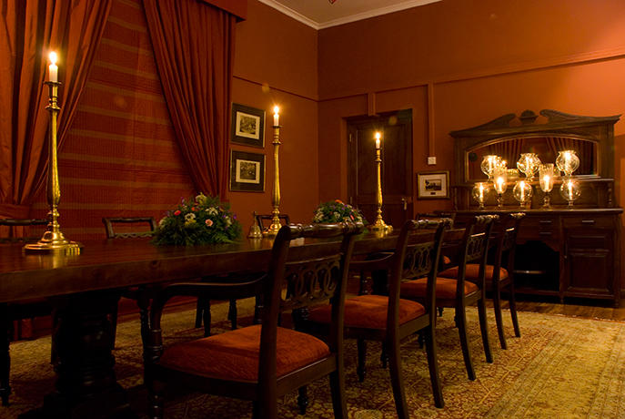 کافه‌ای در تهران که دیزاینش شما را به صد سال قبل پرتاب می‌کند