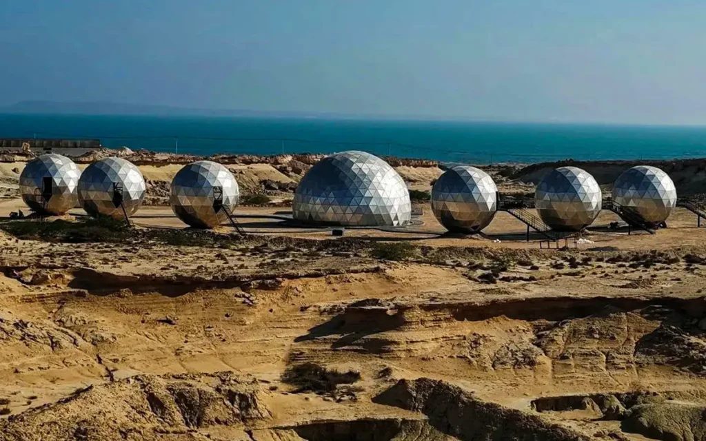 اهالی مریخ در جزیره قشم یک شهرک عجیب ساخته‌اند!