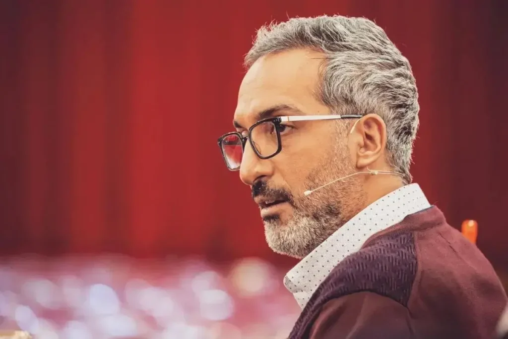 دکوراسیون شطرنجی و نوستالژیک برنامه جدید امیرمهدی ژوله