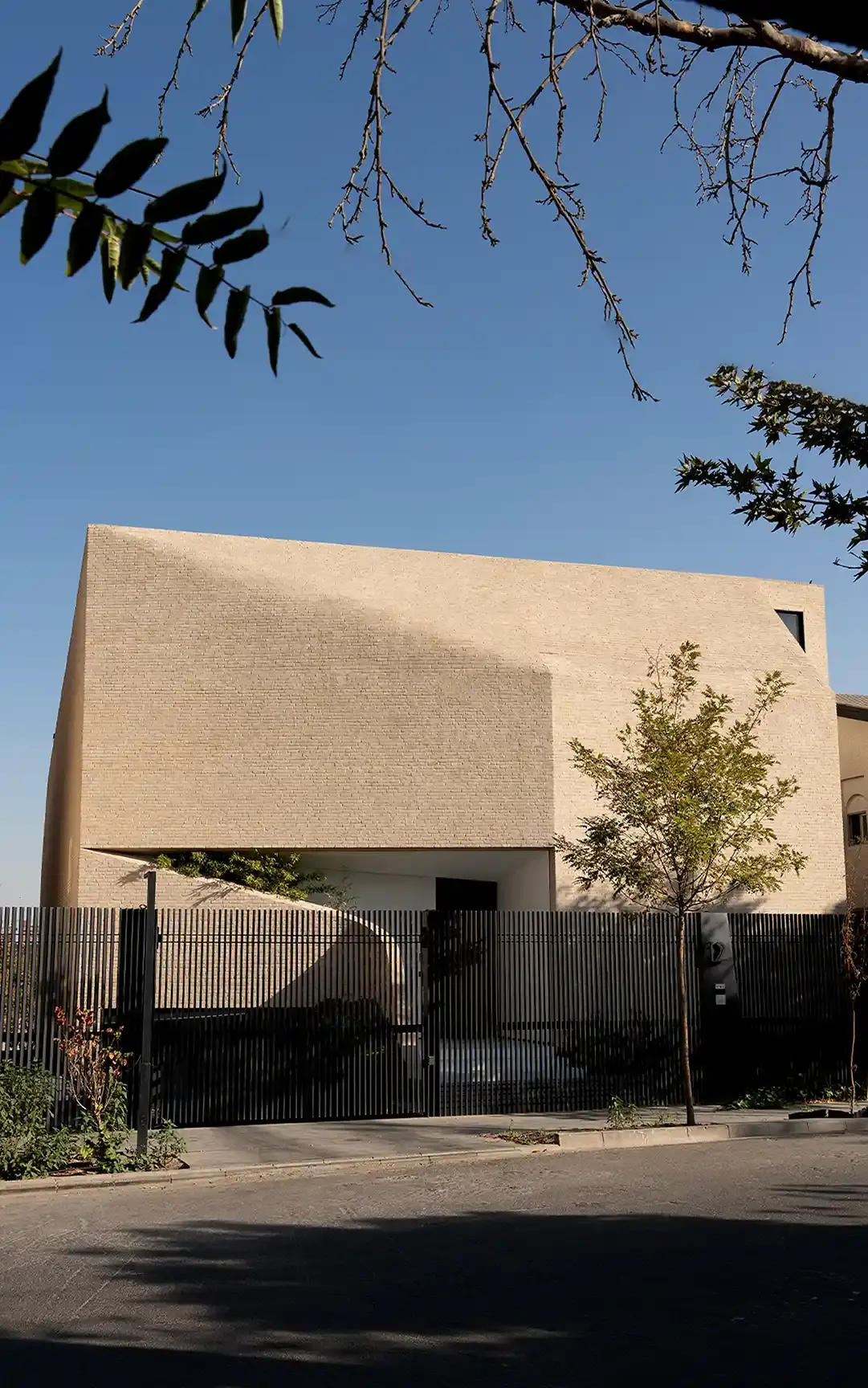 در دل شهرک غرب، این ویلا نفس تهران را بند آورده است!