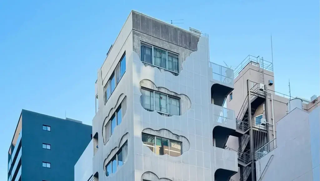 نمایی که انگار از آسمان قرض گرفته شده؛ پنجره‌هایی مثل ابر