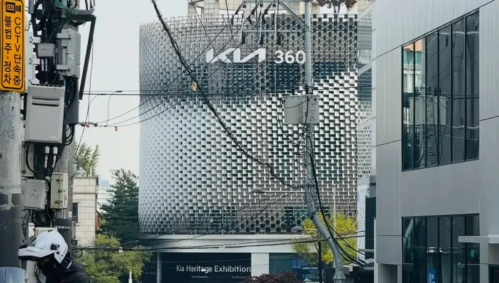 این ساختمان را نمی‌شود فقط دید؛ باید تجربه‌اش کرد