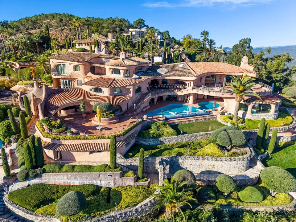 ۱۰ ویلای فوق زیبا در فرانسه که از خانه‌های تهران ارزان‌تر است!