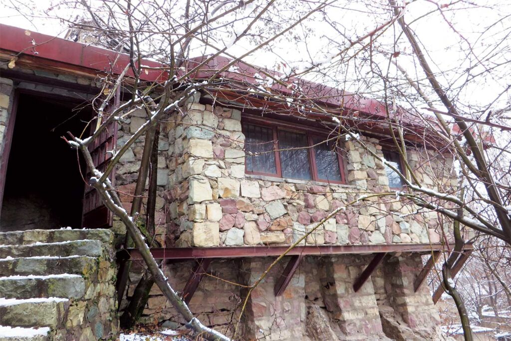 این خانه افسانه‌ای ساخته نشده بلکه از کوه زاییده شده!