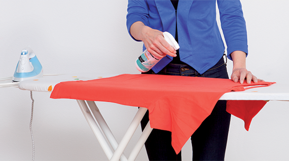 ساخت این اسپری ساده، شما را از اتو کردن لباس بی‌نیاز می‌کند