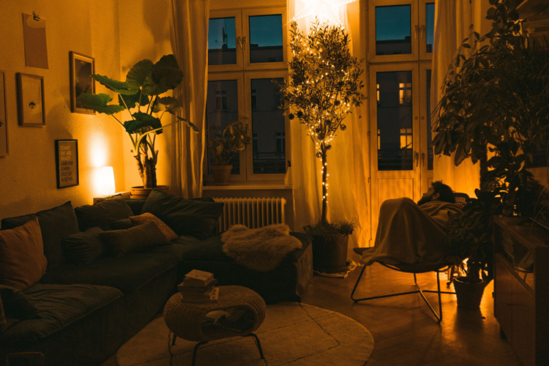 جادوی نور زرد در خانه؛ حالا اینجا همه چیز مهربان‌تر است