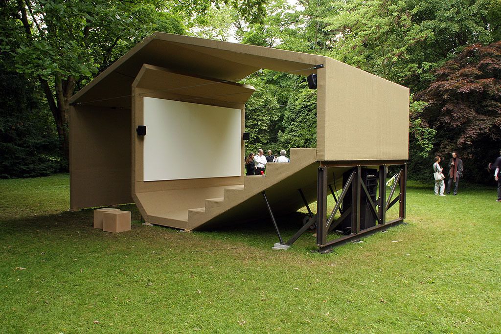 کلاس درس مدرن؛ بچه‌های ایران خواب چنین چیزی را هم نمی‌بینند