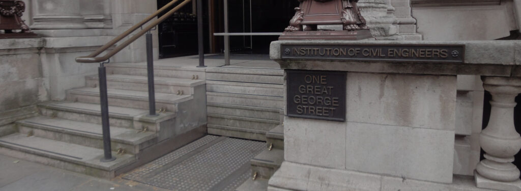 انقلابی برای معلولان و سالمندان؛ پله‌هایی که در چند ثانیه به بالابر تبدیل می‌شوند!