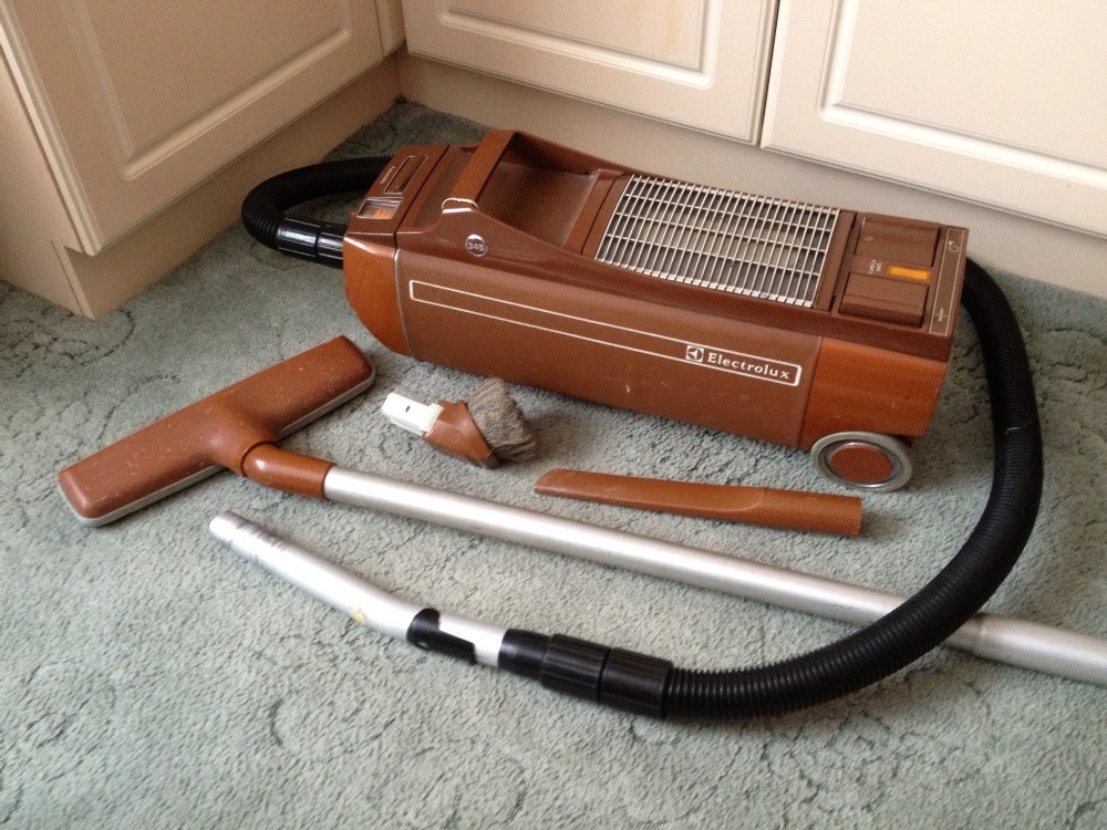 تبلیغ تلویزیونی بامزه جاروبرقی الکترولوکس در سال ۵۴