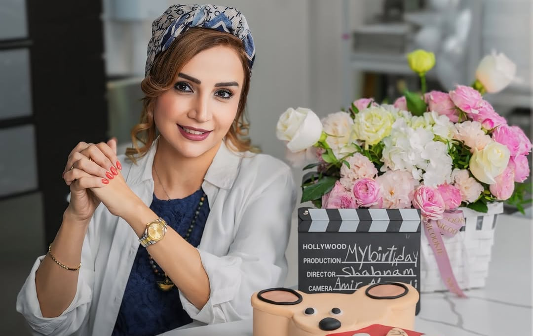 یک درخت کریسمس و یک تلفن، این شب‌های شبنم قلی‌خانی در دبی