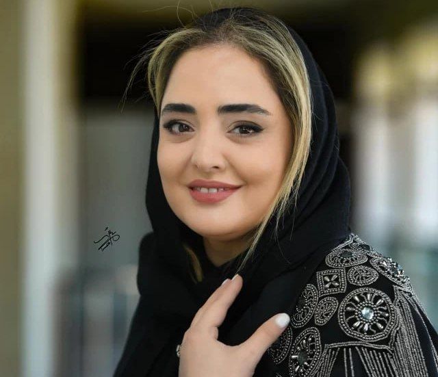 دیوارهای سفید، پنجره‌های آبی، عجب جای نابی خانم نرگس محمدی