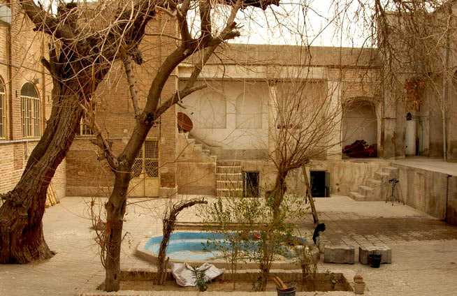 خانه‌ای قدیمی در هفت تیر که مثل یک آغوش، گرم و خواستنی است