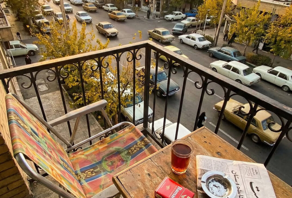 زمان: پاییز ۵۴، مکان: جایی در قلب ایران؛ وقتی خانه‌ها بوی زندگی داشتند