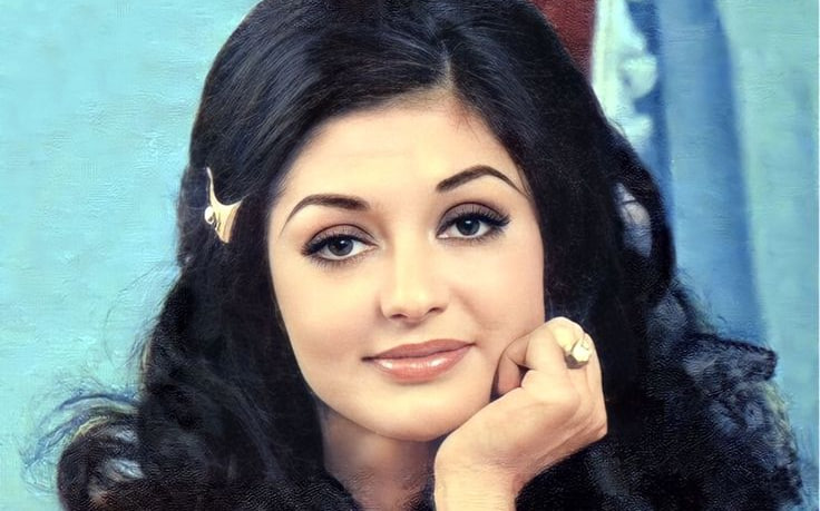 قشنگ‌ترین تابلو فرش جهان پشت سر خانم گوگوش است