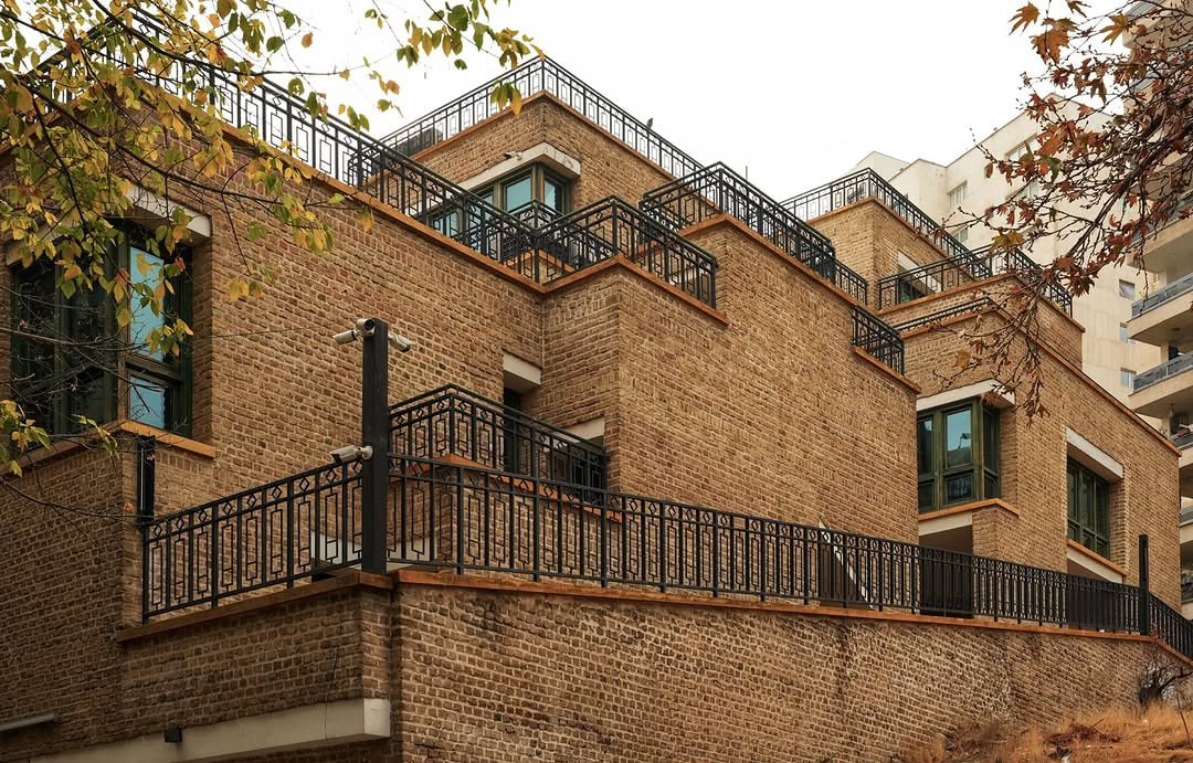 گلنار مهربان تهران؛ وقتی معماری برای آدم‌ها بغل باز می‌کند