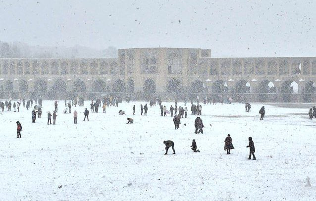 برف، معماری اصفهان را این‌شکلی زیبا و رویایی کرد