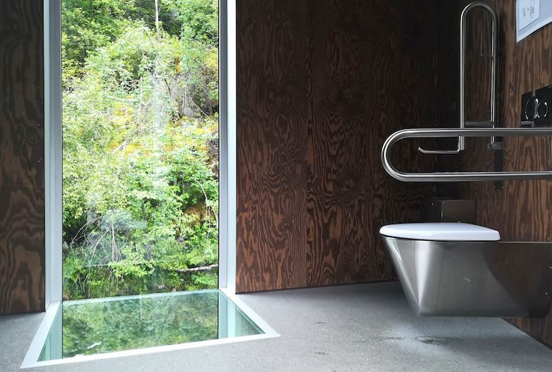 توالتی با ویو رویایی؛ آدم دلش می‌خواهد تا آخر عمر این‌جا بماند!