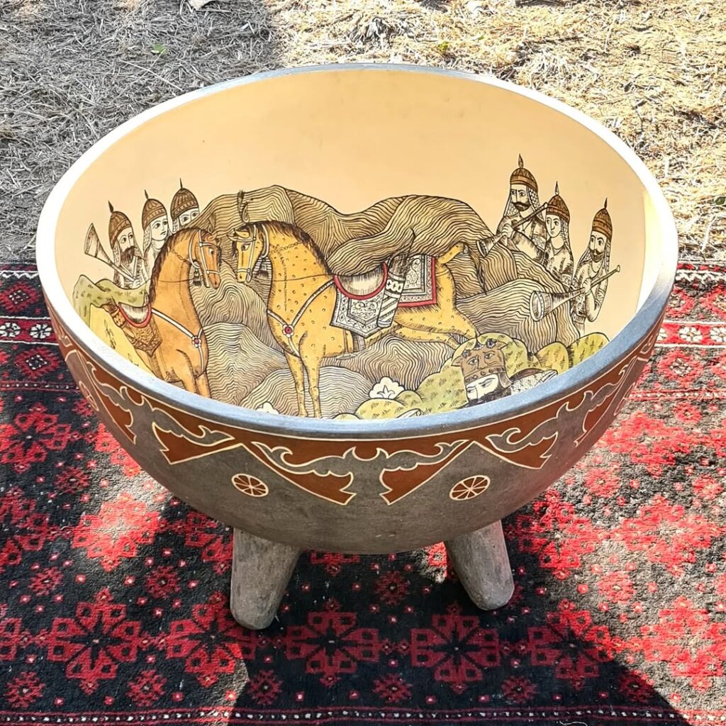 میز یا شاهنامه مصور؟ مثل کتابی که با تا ابد به آن خیره شد