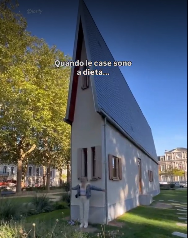 عرض این خانه عجیب و غریب فقط یک متر است!