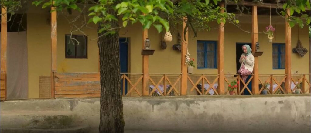 ۴ خانه چوبی و اصیل از گیلان که هر شب حواس مردم را پرت می‌کند