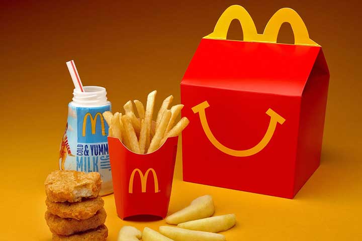 میزهای کاغذی شعب مک‌دونالد؛ هم ارزان و هم خیلی خلاقانه!