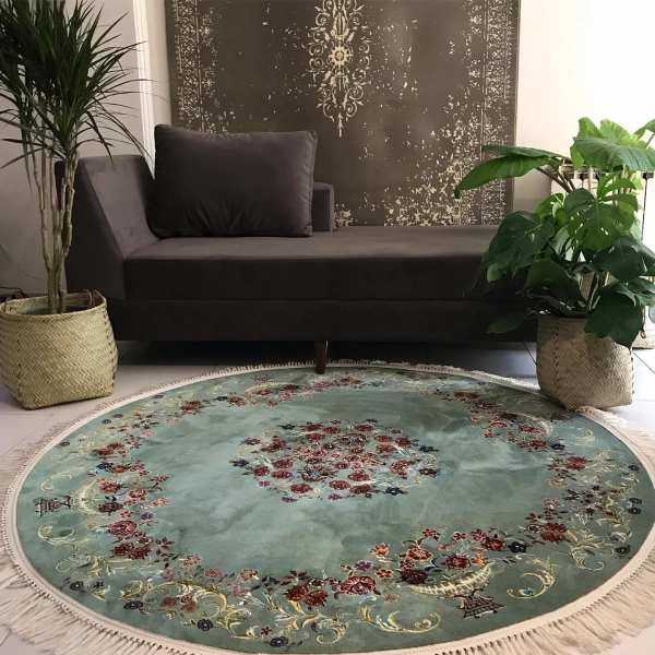 بزرگترین فرش گرد ایران که قطر آن ۴ متر است