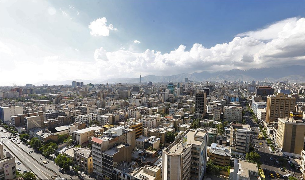 پشت بام عجیب یک خانه در تهران که اندازه یک محله کولر دارد