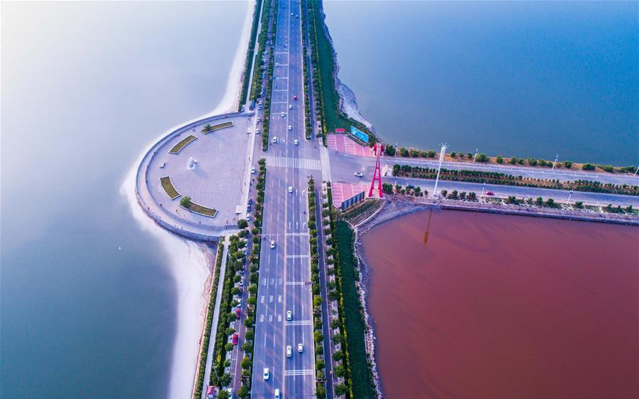 معماری خلاقانه و ناب یک جاده‌؛ جایی میان آب و آسمان