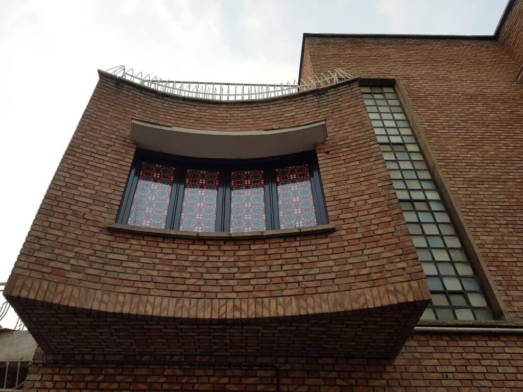 این خانه زیبا در سی تیر فریاد ماندگار فردین را در حافظه دارد