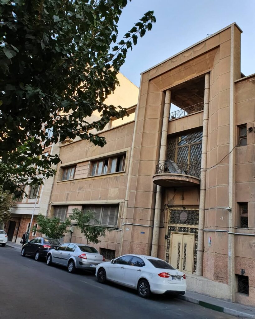 خانه پدر مداد ایران؛ ساختمان پلاک ۴۶، دونبش و نورگیر