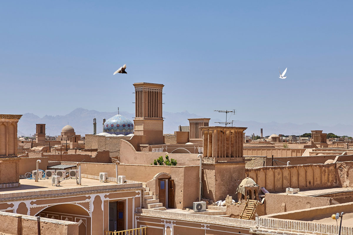 سبز، سفید و تا فردا زیبا؛ خانه خاص زوج جوان در یزد