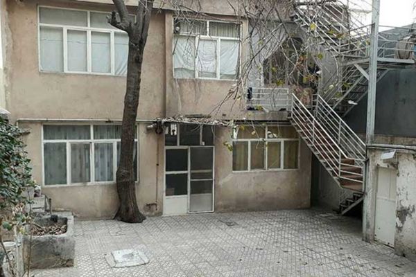 آذرخانم و همسرش یک خانه رها شده قبل انقلاب را زنده کردند
