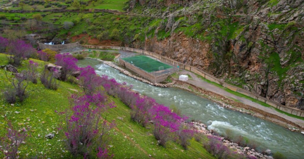 سه زمین فوتبال دیدنی در ایران که نظیرش در جهان نیست