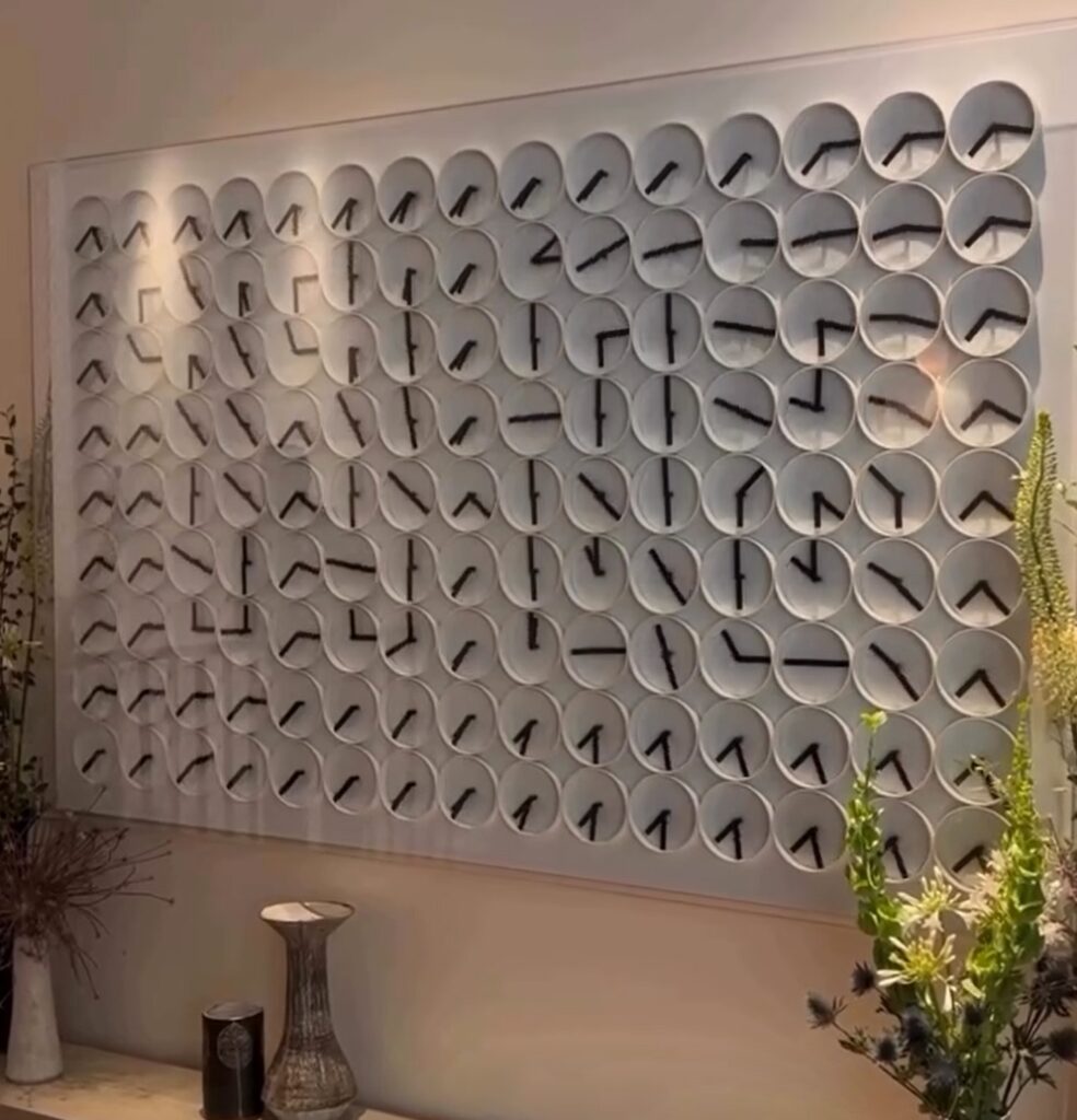 این خفن‌ترین ساعت دیواری‌ای است که تا حالا در عمرتان دیده‌اید