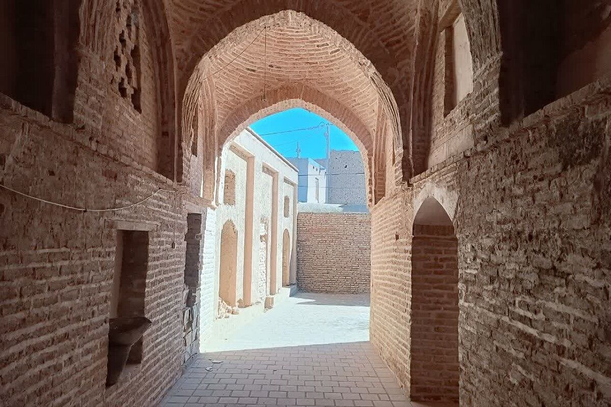 عجیب‌ترین کوچه جهان که از وسط یک خانه در اصفهان رد شده