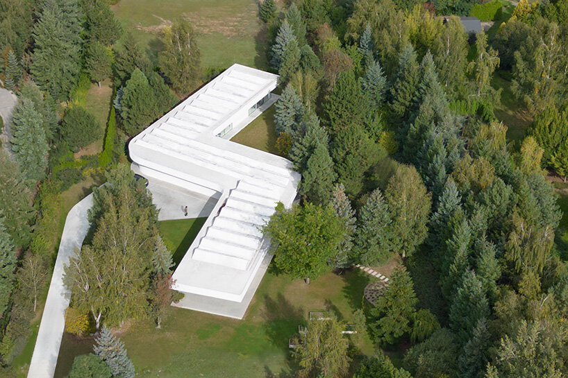 سقف زیگزاگی، سیرکولاسیون تمام شیشه‌ای؛ خانه‌ای بی‌همتا