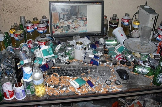 کثیف‌ترین خانه مجردی جهان به شکل عجیبی تمیز شد