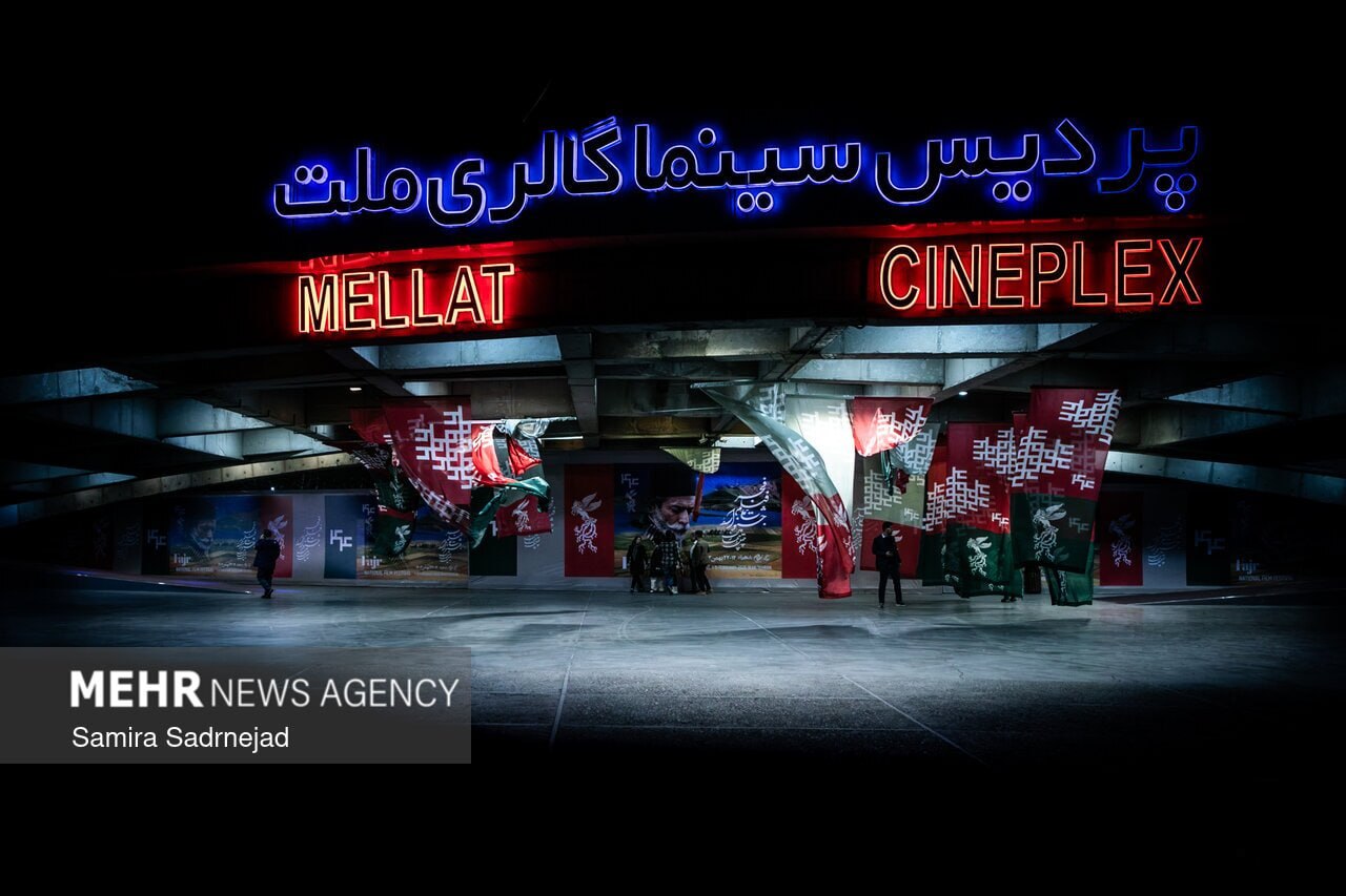 دکوراسیون بی‌ریخت جشنواره فیلم فجر مایه آبروریزی شده است