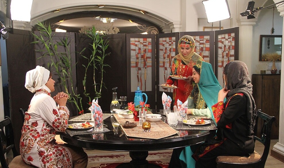 دکوراسیون خانه شبنم قلی‌خانی در دبی؛ پر از چوب و رنگ