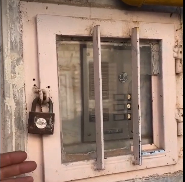 یک هموطن، آیفون خانه‌اش را از ترس دزدها زندانی کرد