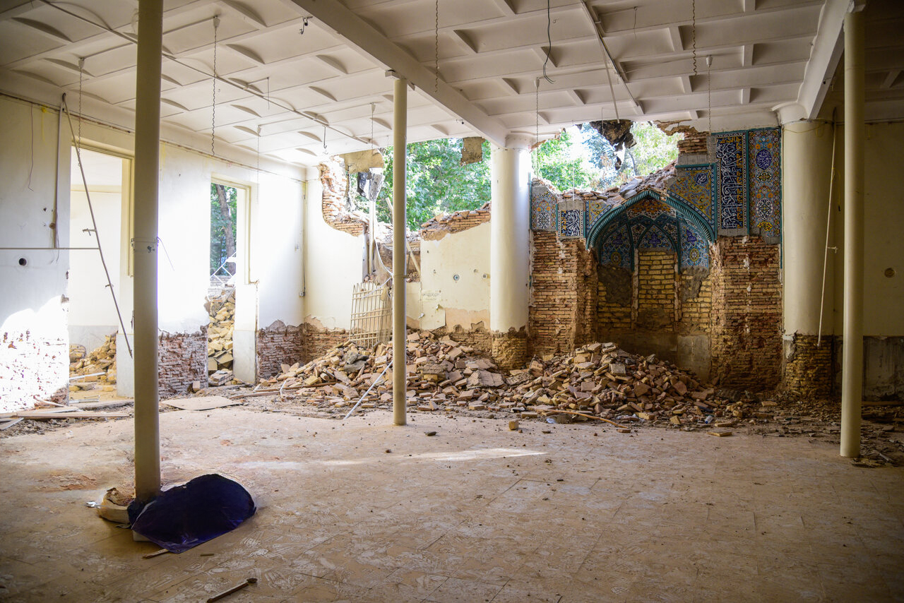 مسجد زیبای اصفهان را به بهانه تعمیر سقف خراب کردند