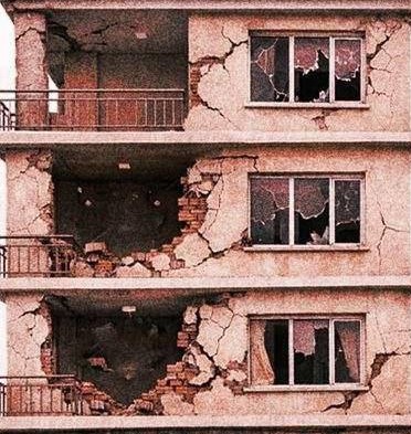 بعد از حمله هوایی از این ساختمان‌ها فاصله بگیرید