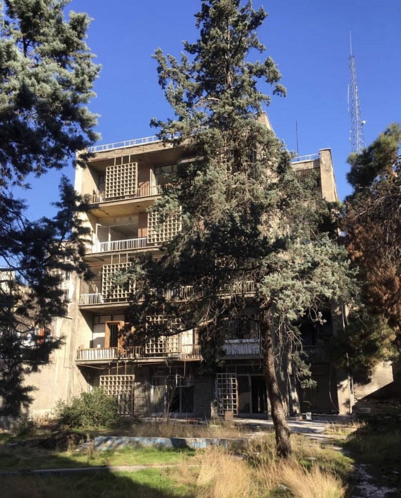 تخریب ساختمان زیبای سر ترکمنستان به بهانه جنگ