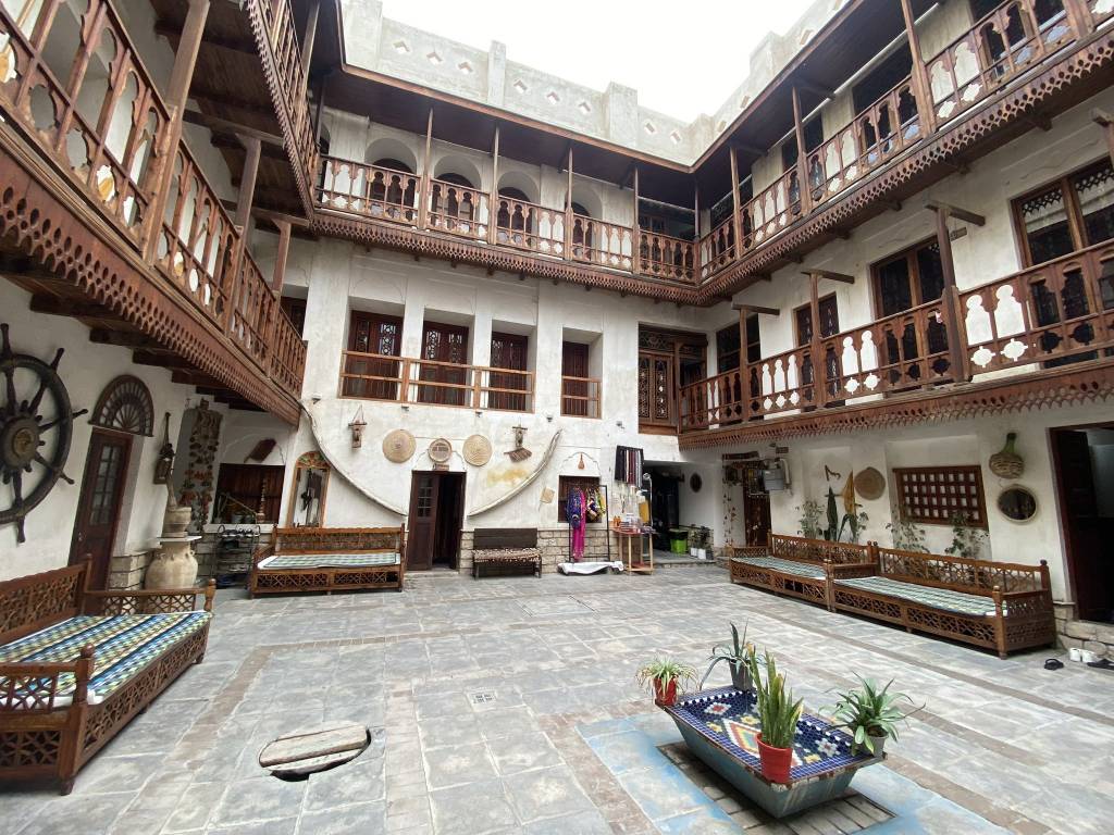 معماری کم‌نظیر عمارت دهدشتی بوشهر همچنان می‌درخشد