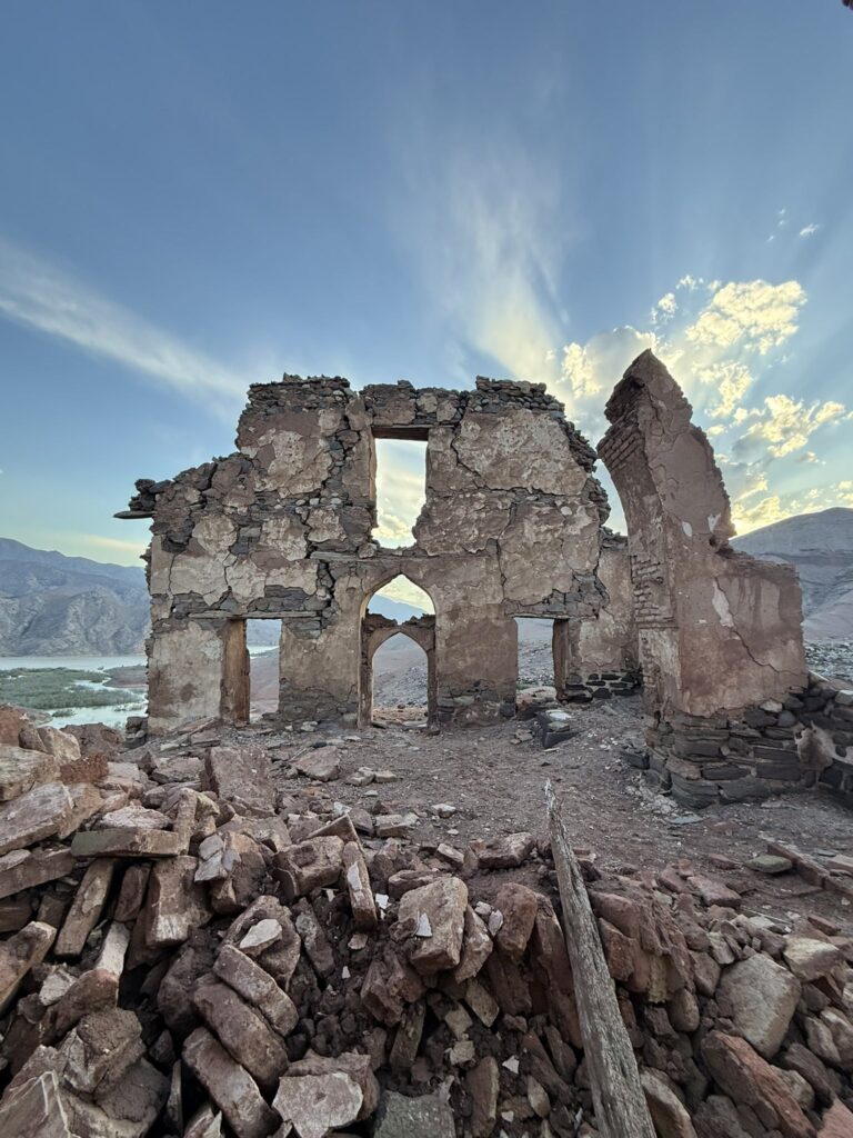 چارطاقی، برج و قلعه؛ جایی از گیلان شبیه یک رویا