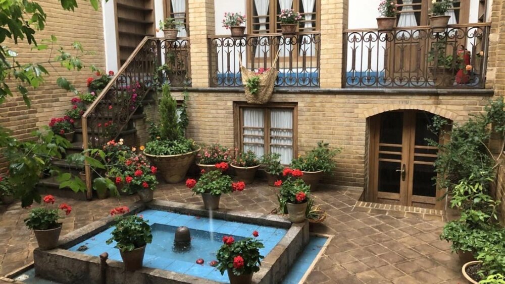 خانه پلاک ۸ تهران؛ یادگار دهه ۴۰؛ روزگار شعر و شراب