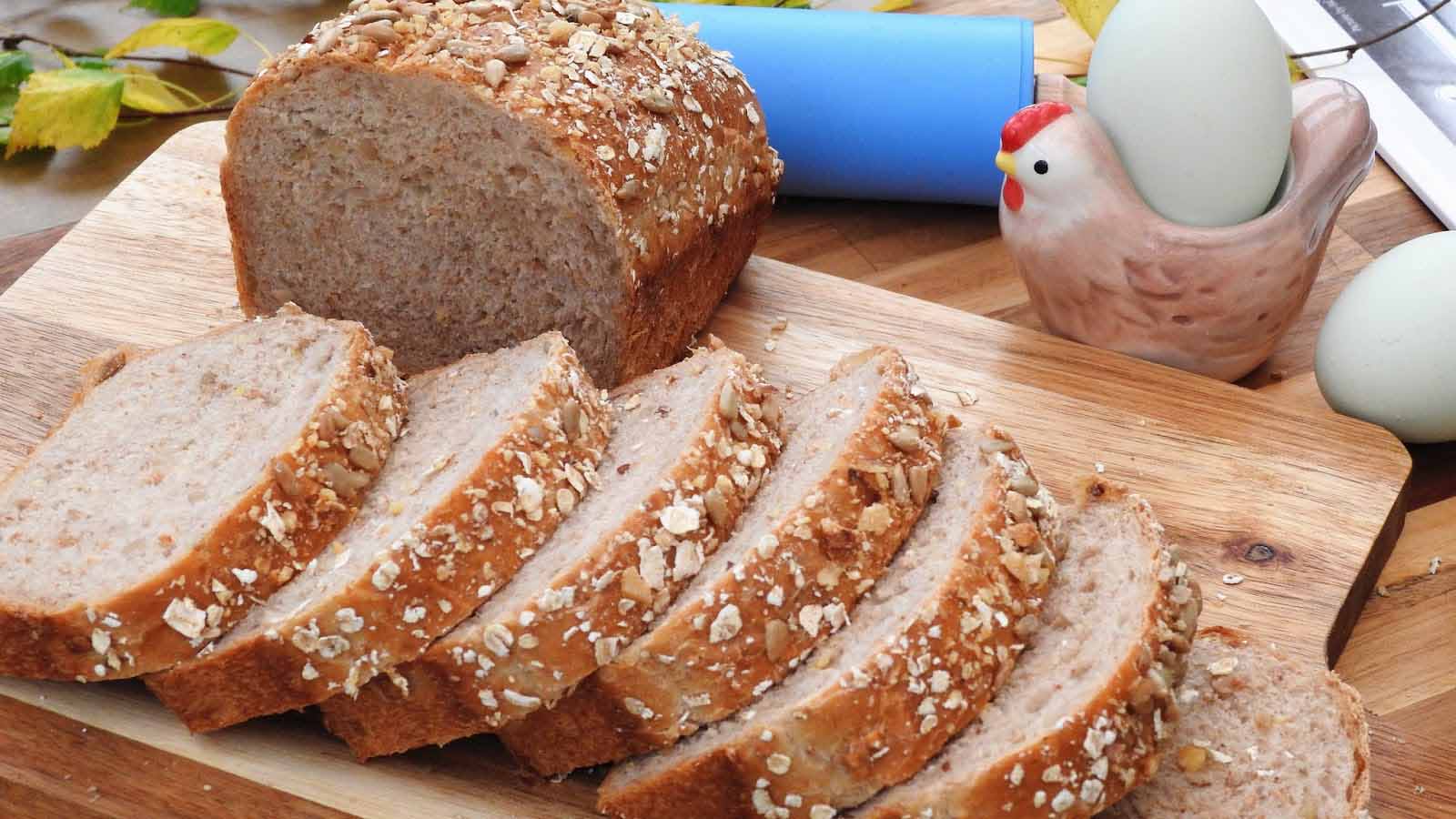 طرز تهیه نان خانگی در فر؛ عطر و طعم نان تازه نانوایی