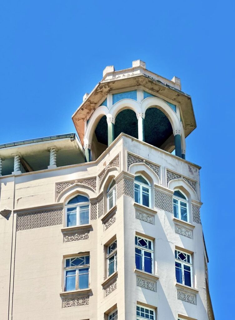 سفری به استانبول ۱۹۲۵؛ داستان ساخت عمارت ازمیر پالاس