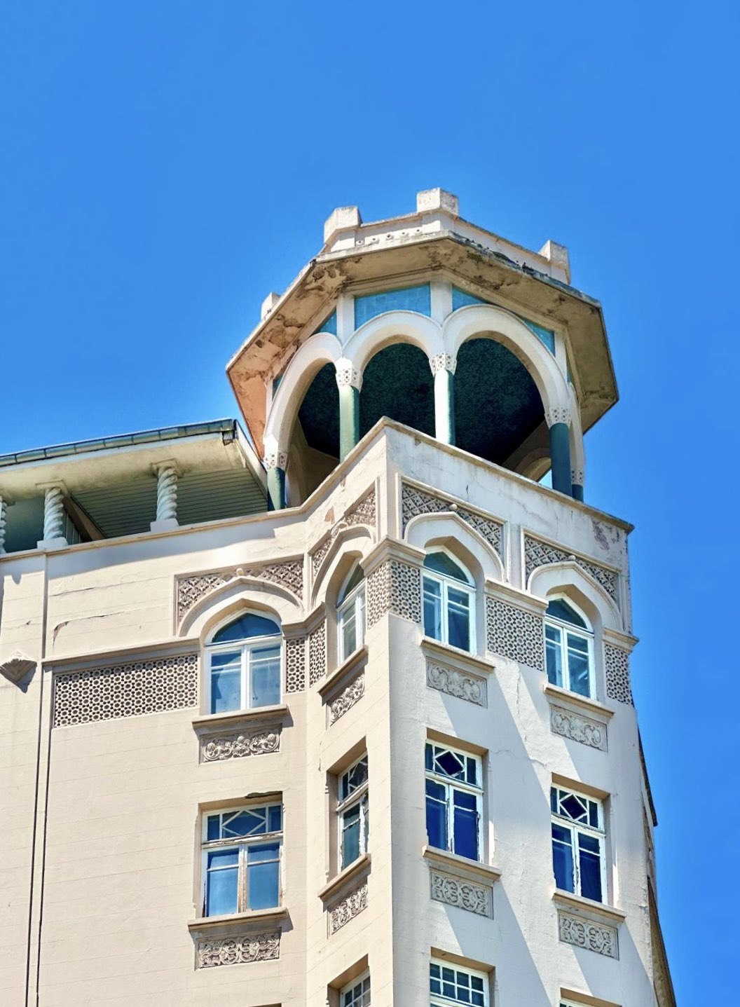 سفری به استانبول ۱۹۲۵؛ داستان ساخت عمارت ازمیر پالاس